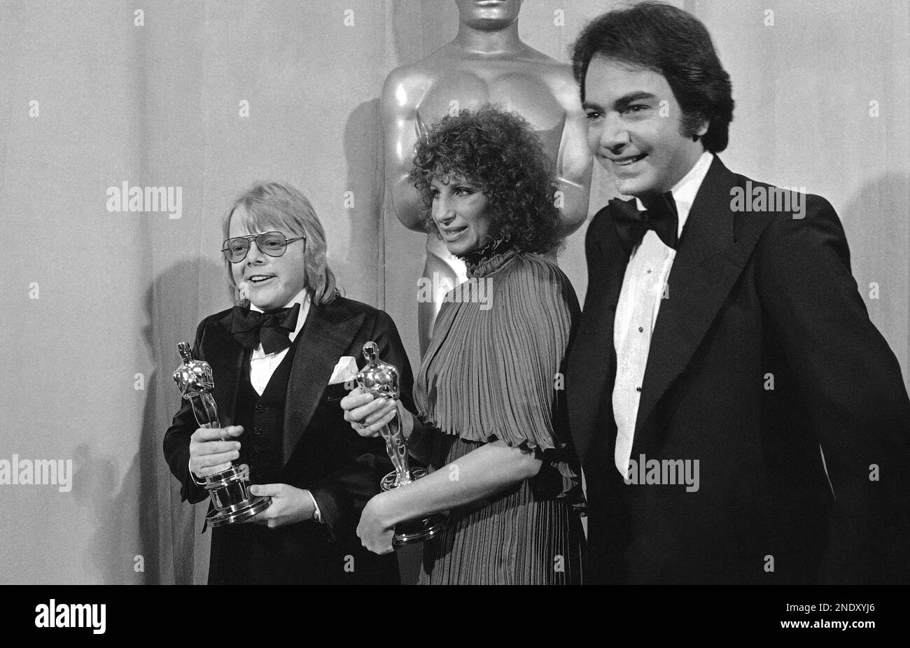 Lyricist Paul Williams and Barbra Streisand pose with the Oscars they won in Los Angeles, March 28, 1977 for the best original song, "Evergreen" from the film "A Star Is Born." Music