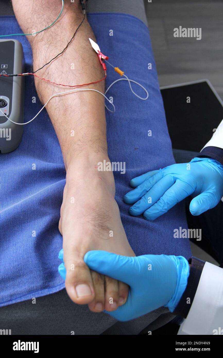 Electromyography in the lower limbs, graphic recording technique of the