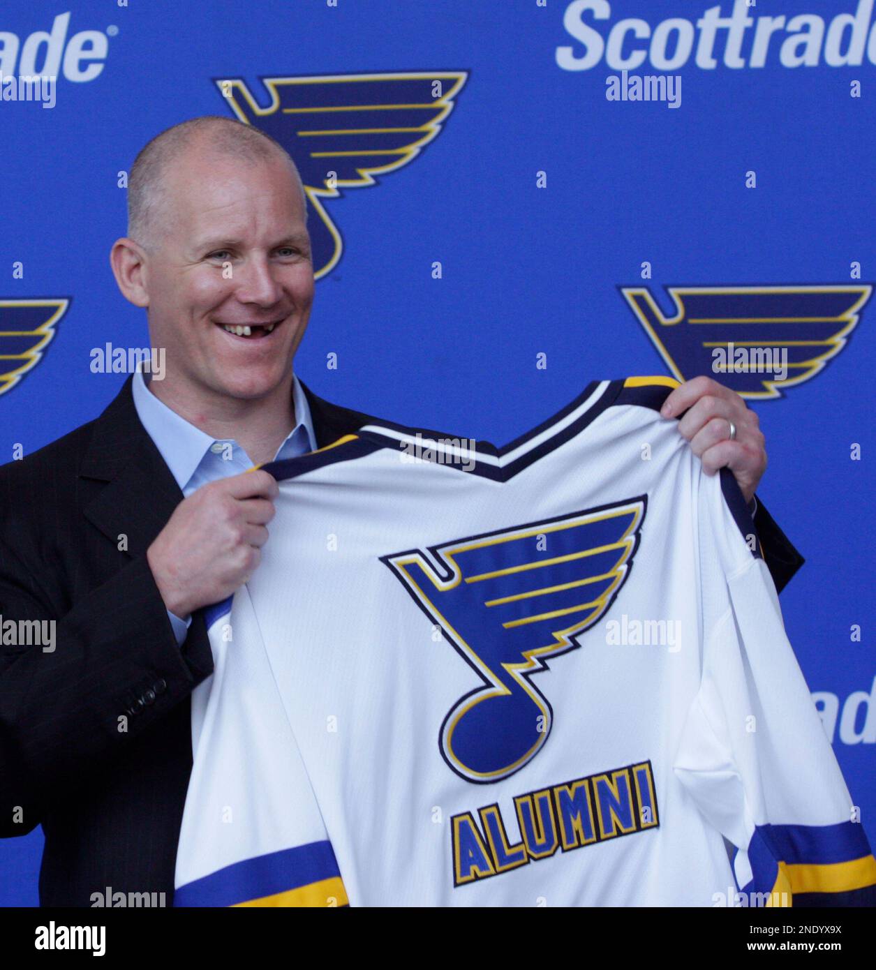 Keith Tkachuk announces retirement