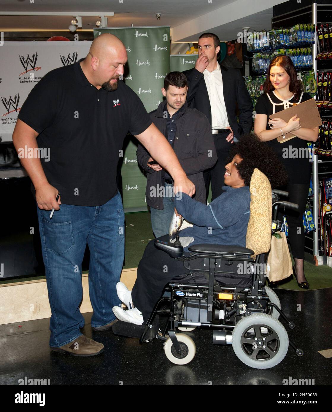 KRT STAND ALONE SPORTS PHOTO SLUGGED: WWEHALLOFFAME KRT PHOTOGRAPH BY  NICOLAS KHAYAT/ABACA PRESS (March 13) Baseball legend Pete Rose, WWE  Chairman Vince McMahon and WWE legend Jesse The Body Ventura pose together