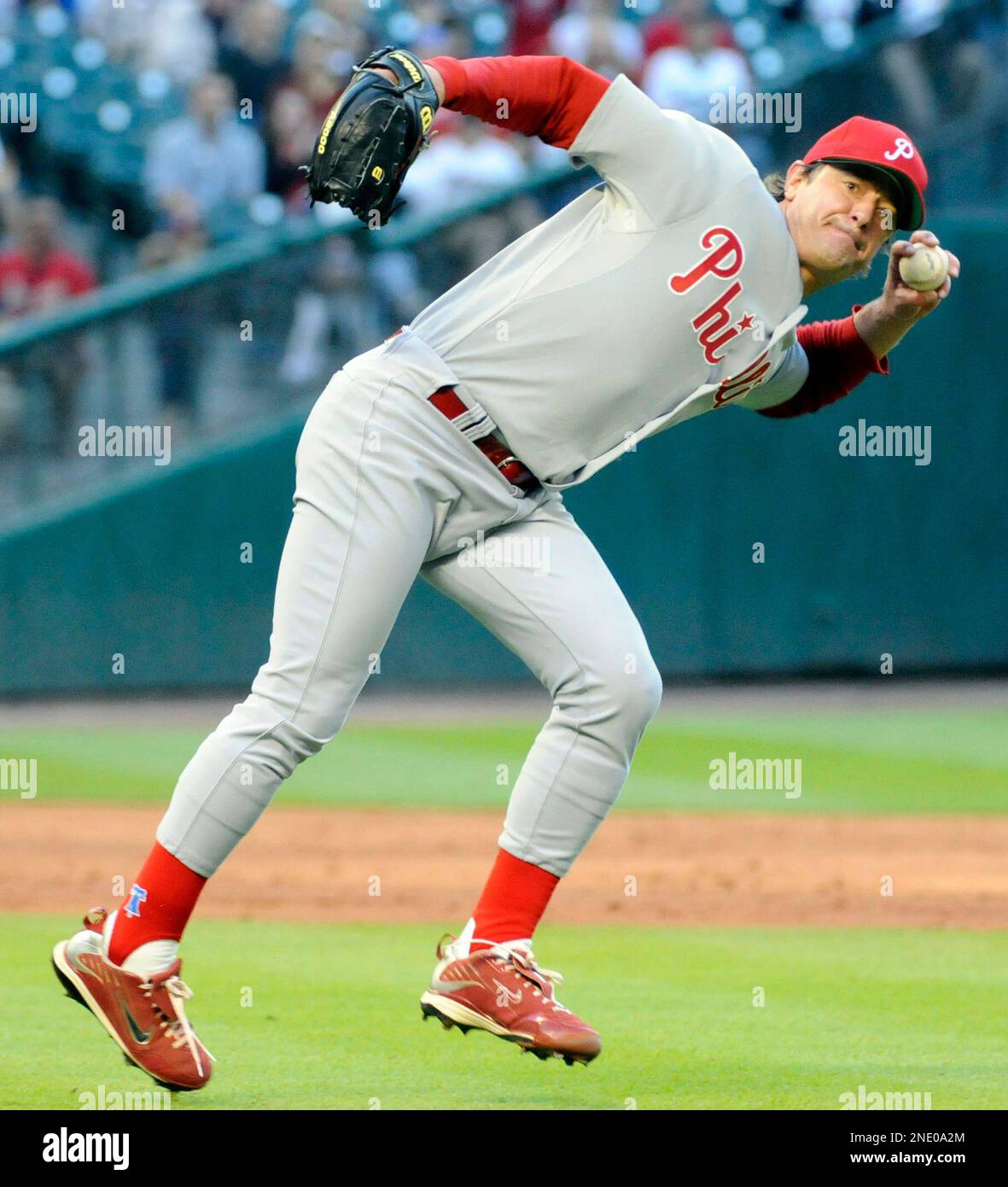 Philadelphia Phillies pitcher Jamie Moyer during a baseball game against  the New York Mets, Saturday, Sept. 12, 2009, in Philadelphia. (AP  Photo/Matt Slocum Stock Photo - Alamy