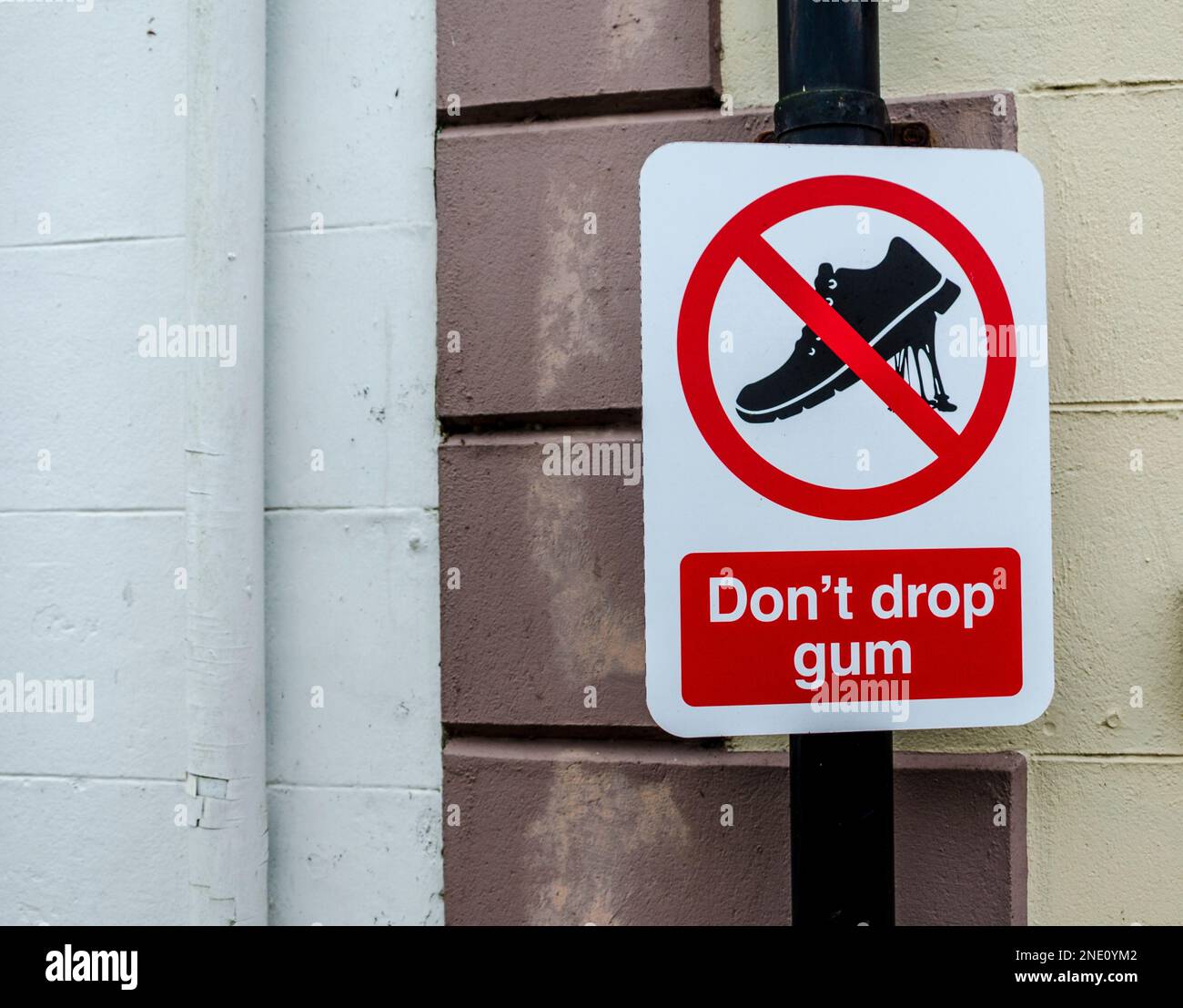 Don't Drop Gum street sign, red writing on white background Stock Photo