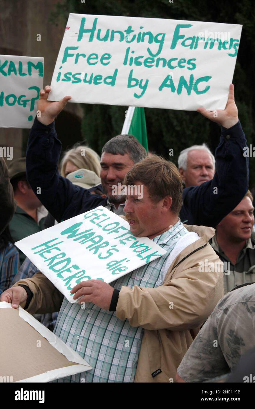 Followers of slain Afrikaner Weerstandsbeweging (AWB) leader