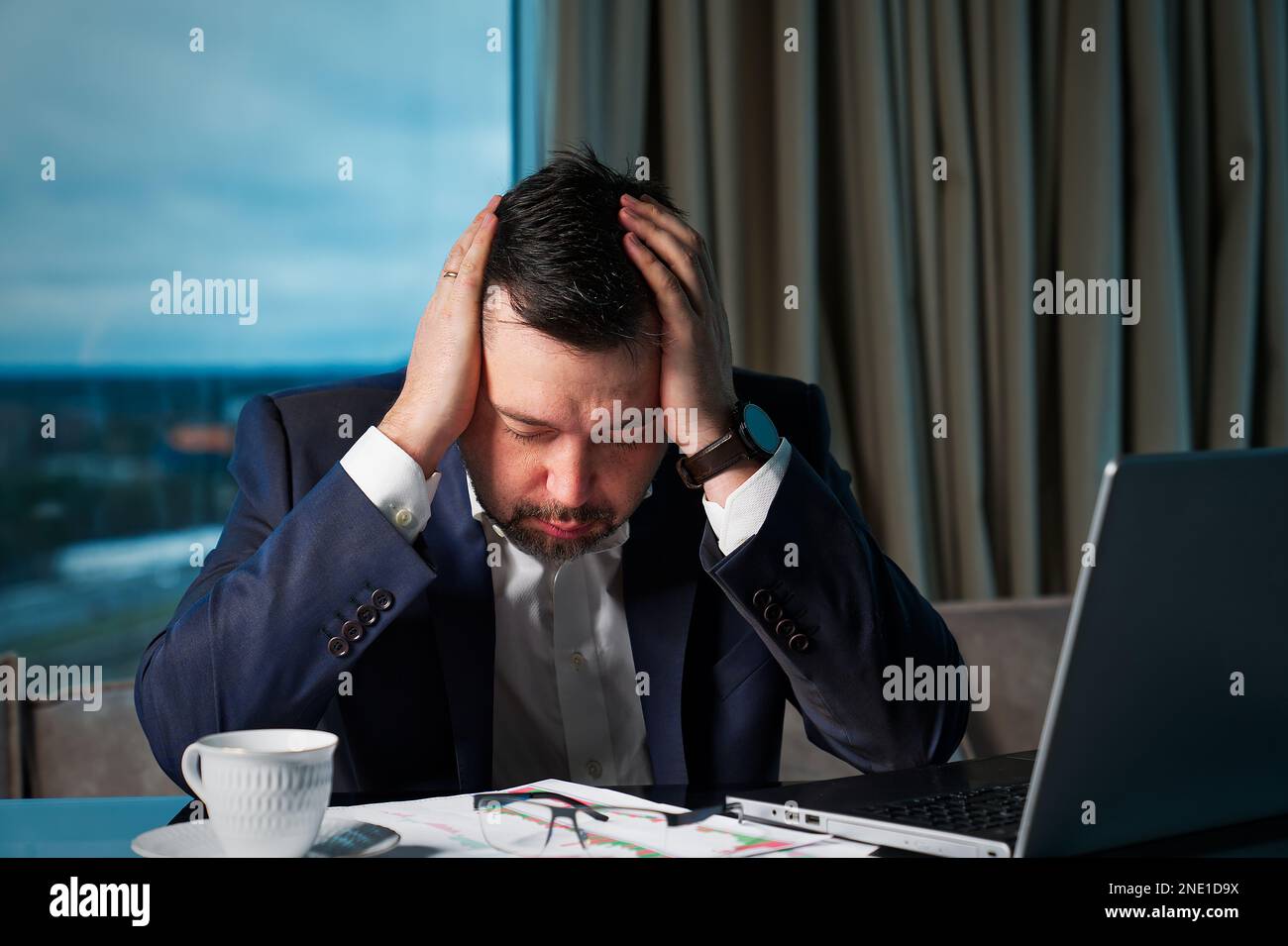 Stress desk computer man hi-res stock photography and images - Alamy