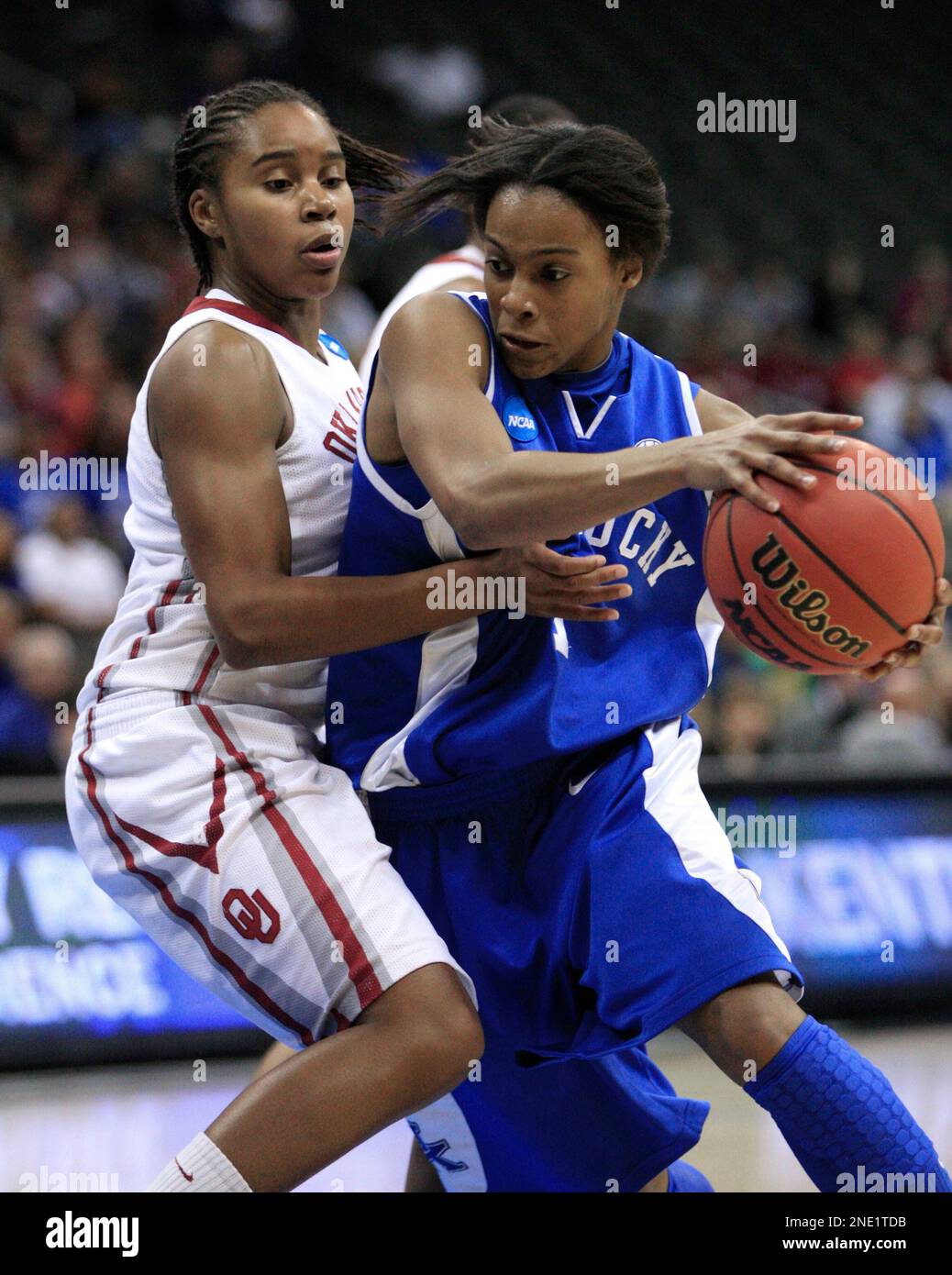 Kentucky guard A'dia Mathies drives on Oklahoma guard Jasmine Hartman ...