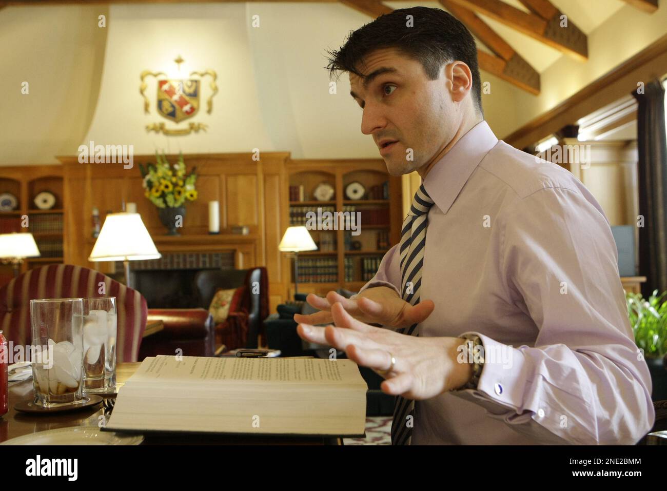 Yaponiya ochiq havoda jinsiy aloqa Sudya paypoqlarni yechib tashladi