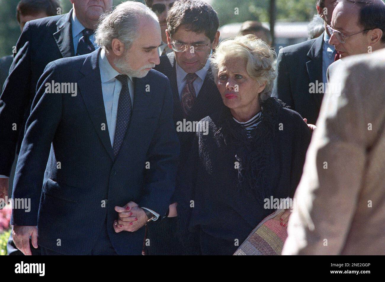 Marilyn Klinghoffer, wife of slain Leon arrives at home in New York, Oct. 12, 1985. (AP Photo