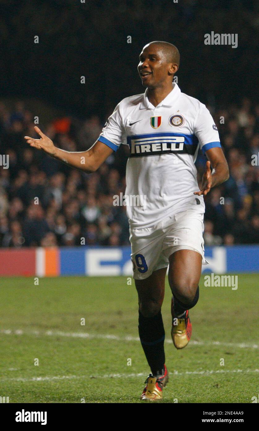Inter Milan's Samuel Eto'o celebrates after scoring against Chelsea ...