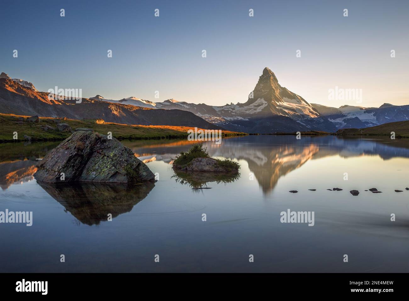 Sunlight at sunset on the Matterhorn (Cervino) muntain peak. Reflection ...