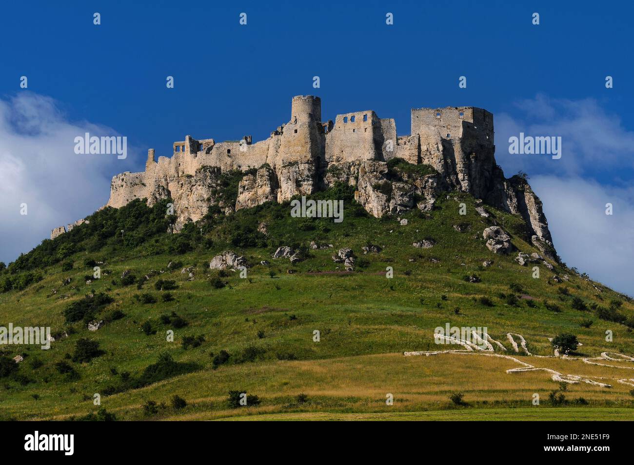 Spiš Castle, a mighty medieval fortress built by the Hungarian kings, stands on a 200m-high limestone spur in the Košice Region of eastern Slovakia above ‘Sacred’, a 2008 geoglyph or land art installation by Australian sculptor Andrew Rogers inspired by a horse depicted on an ancient Celtic coin found within the castle ruins. Stock Photo