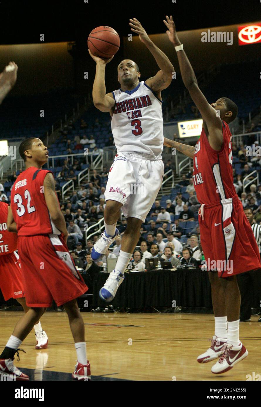 Louisiana Tech s Jamel Guyton center drives to the basket between Fresno State s Brendon Sperling left and Paul George during the second half of an NCAA college basketball game at the Western Athletic