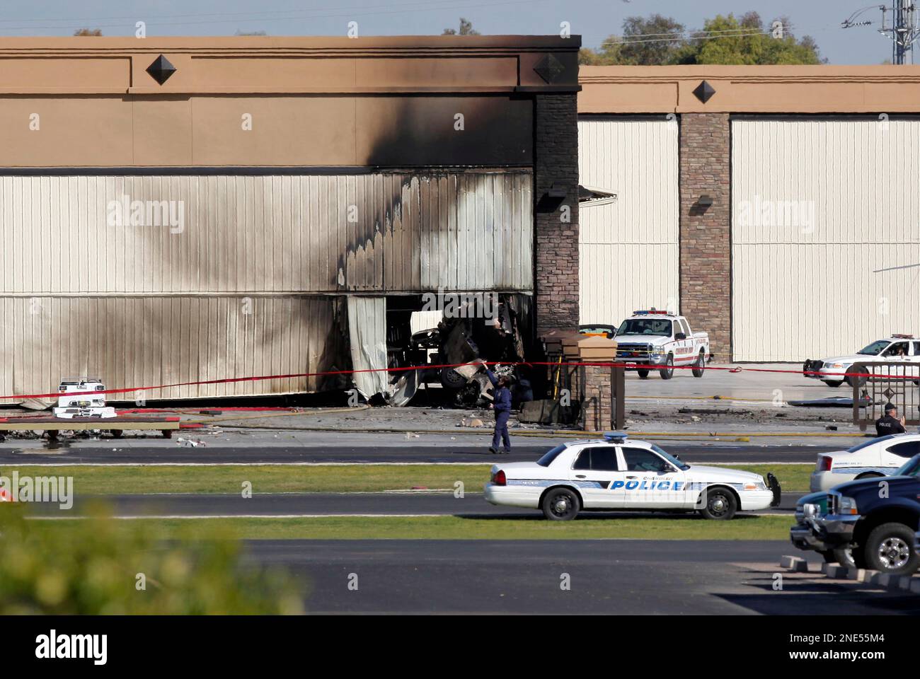 Plane crashes into a car in McKinney while attempting emergency landing