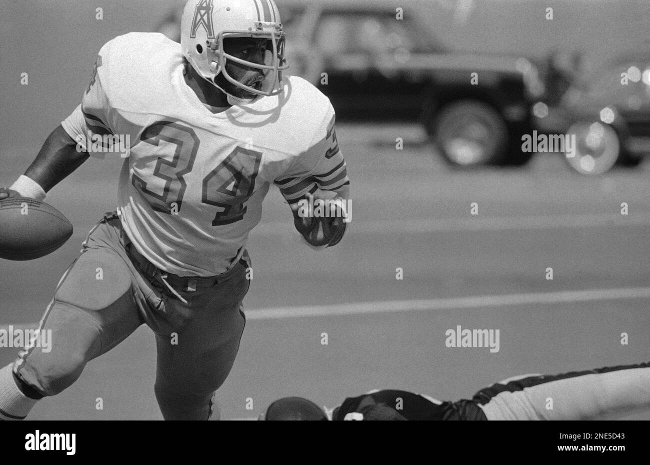 Earl Campbell (34) Houston Oilers running back in 1979. (AP Photo Stock  Photo - Alamy
