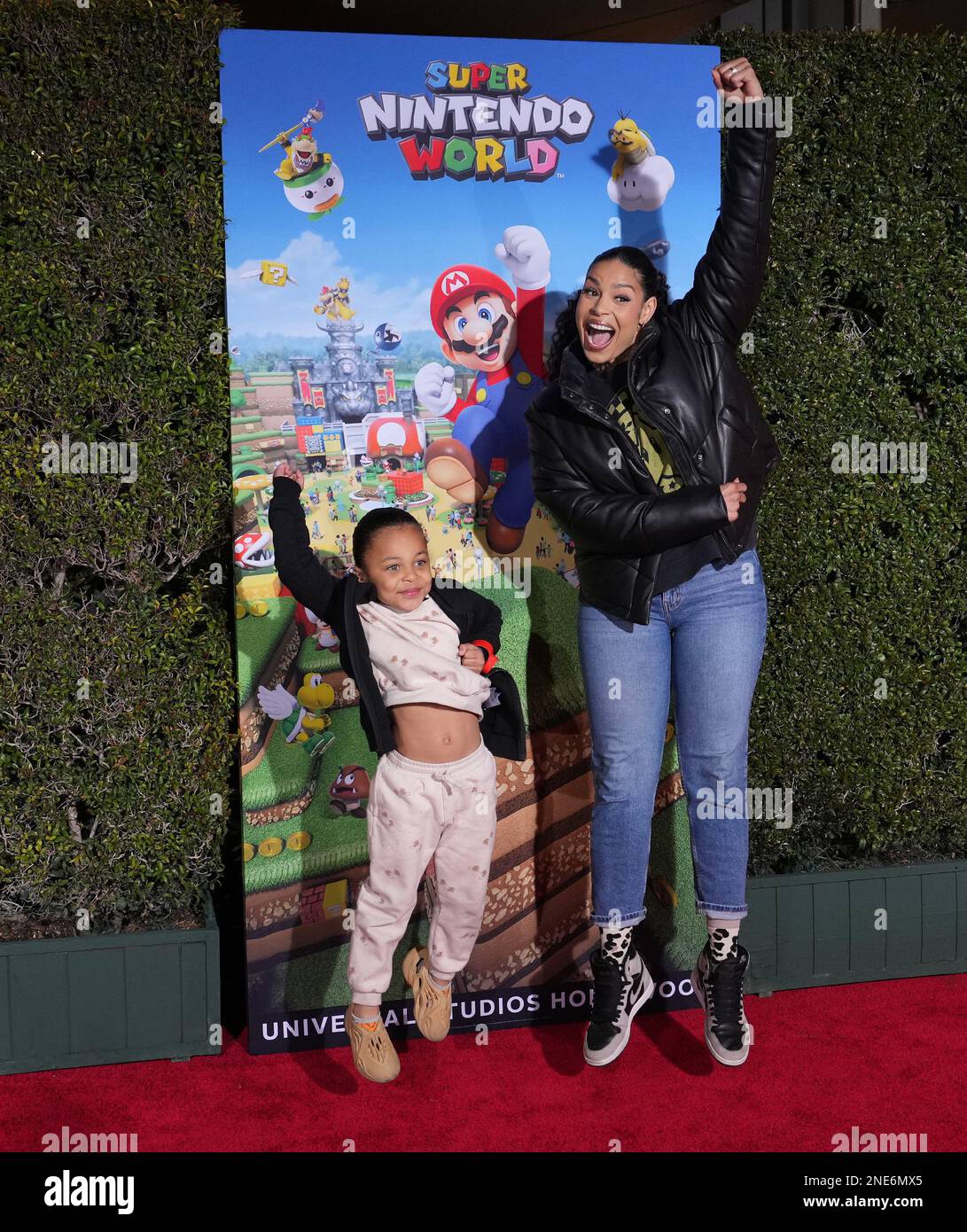 (L-R) Dana Isaiah Thomas Jr. and Jordin Sparks at the Universal Studios