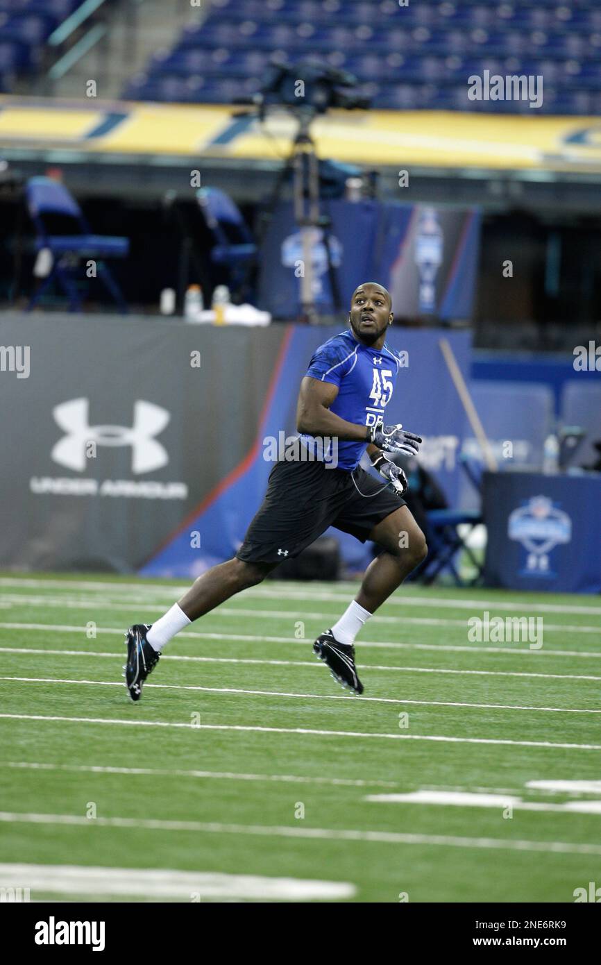 South Carolina s Darian Stewart runs a drill at the NFL football scouting combine in Indianapolis Tuesday March 2 2010. AP Photo Darron Cummings Stock Photo Alamy