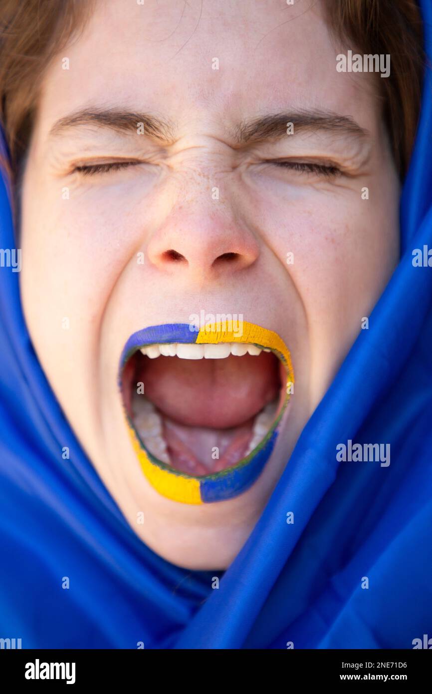face of frightened desperate young woman with a wide open mouth, lips