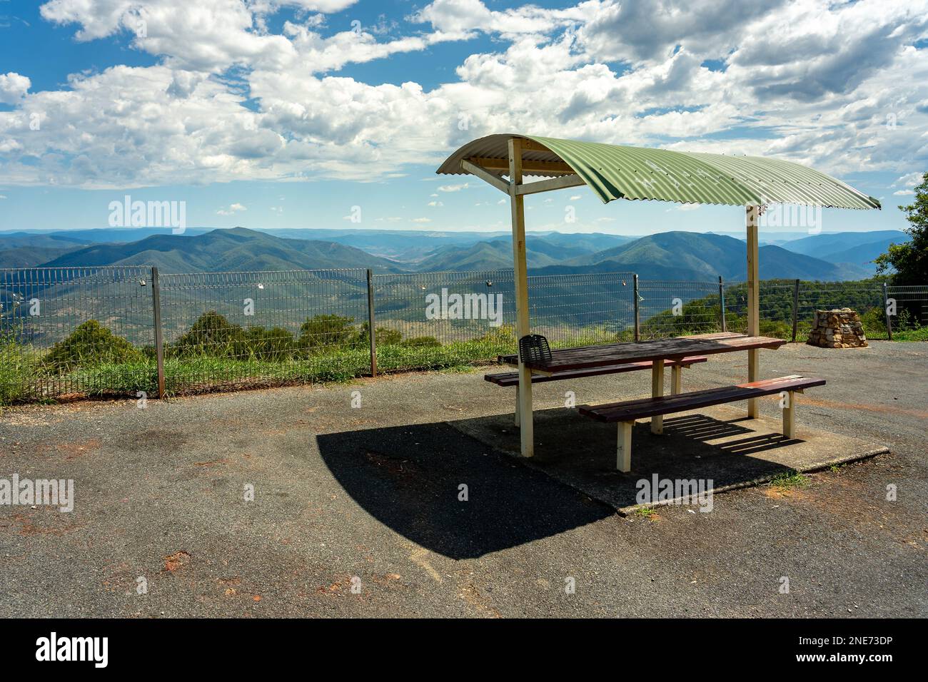 Picnic table in a picturesque location at Pioneer lookout along the Thunderbolts Way, NSW, Australia Stock Photo