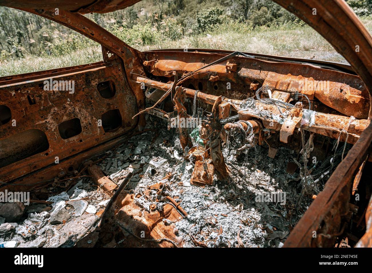 Abandoned car along road hi-res stock photography and images - Alamy