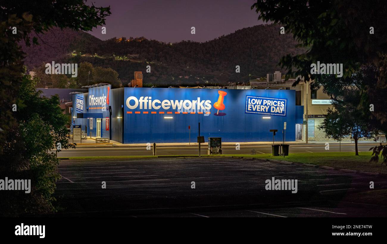 Tamworth, New South Wales, Australia - Officeworks building Stock Photo