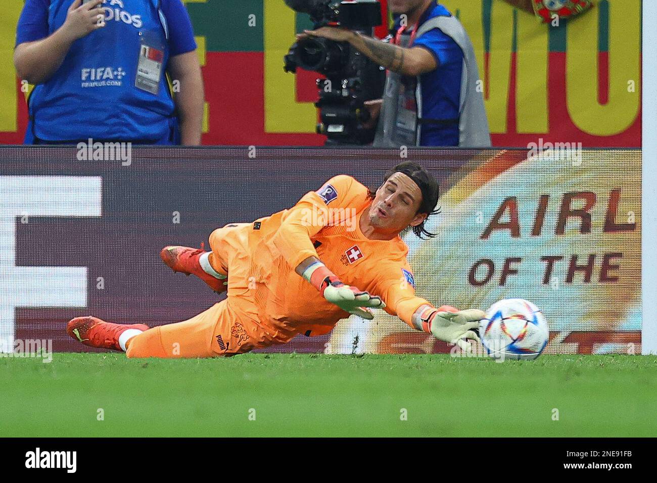LUSAIL CITY, QATAR - DECEMBER 06: Yann Sommer during the FIFA World Cup Qatar 2022 Round of 16 match between Portugal and Switzerland at Lusail Stadium on December 6, 2022 in Lusail City, Qatar. (Photo by MB Media) Stock Photo