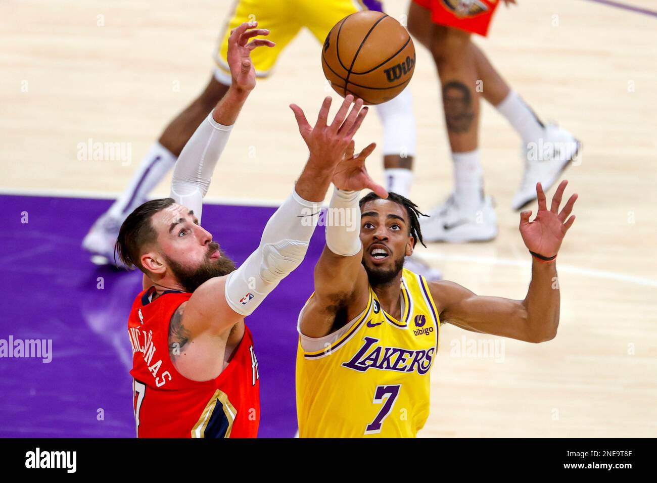 Los Angeles, United States. 15th Feb, 2023. Los Angeles Lakers guard Troy Brown Jr. (R) and New Orleans Pelicans center Jonas Valanciunas (L) fight fir the ball during an NBA basketball game in Los Angeles. (Photo by Ringo Chiu/SOPA Images/Sipa USA) Credit: Sipa USA/Alamy Live News Stock Photo