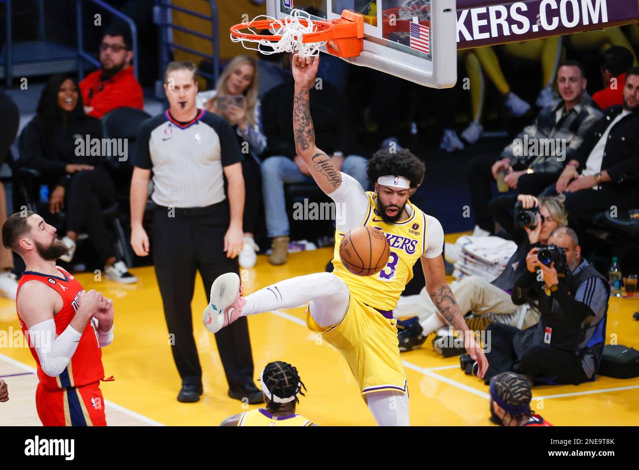 Los Angeles, United States. 15th Feb, 2023. Los Angeles Lakers forward Anthony Davis dunks against the New Orleans Pelicans during an NBA basketball game in Los Angeles. (Photo by Ringo Chiu/SOPA Images/Sipa USA) Credit: Sipa USA/Alamy Live News Stock Photo
