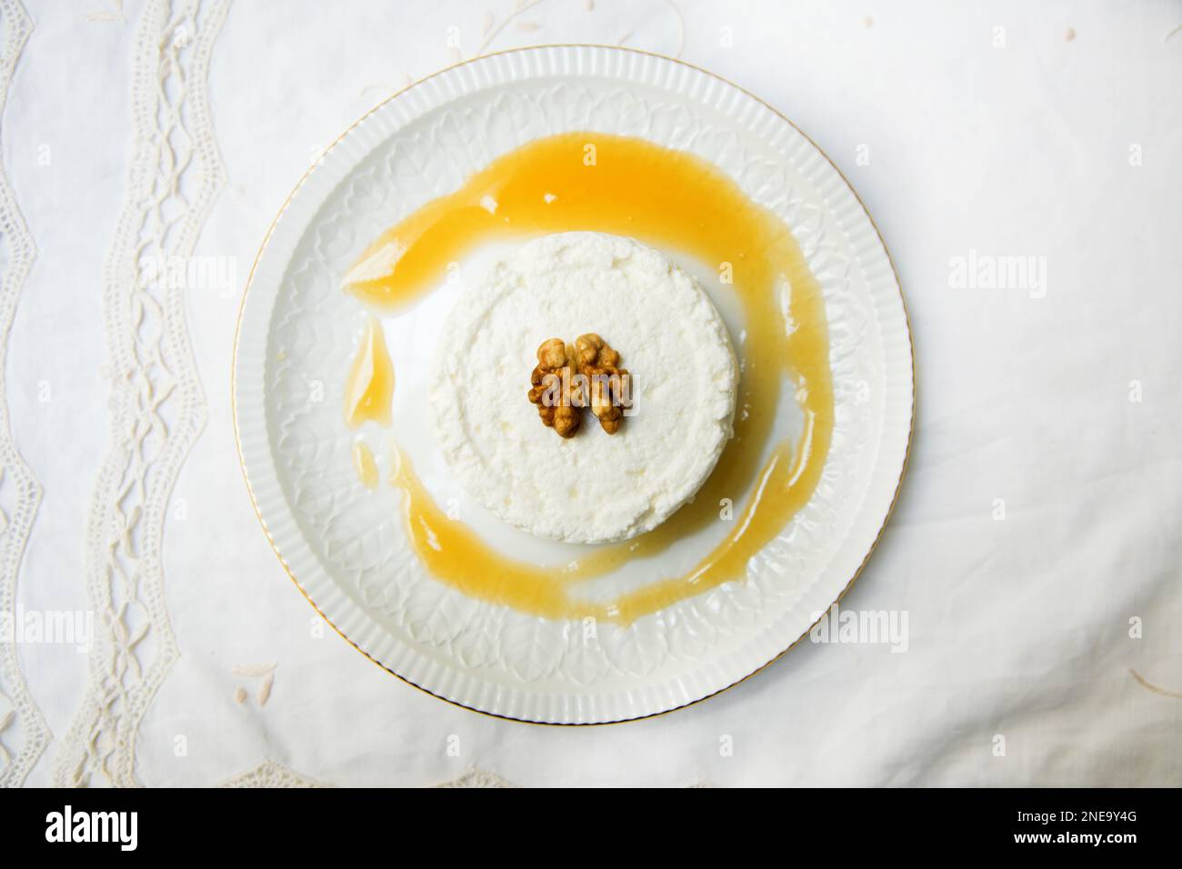 Mel i mato. Fresh cheese with honey. Typical dessert of Catalonia in Spain  Stock Photo - Alamy