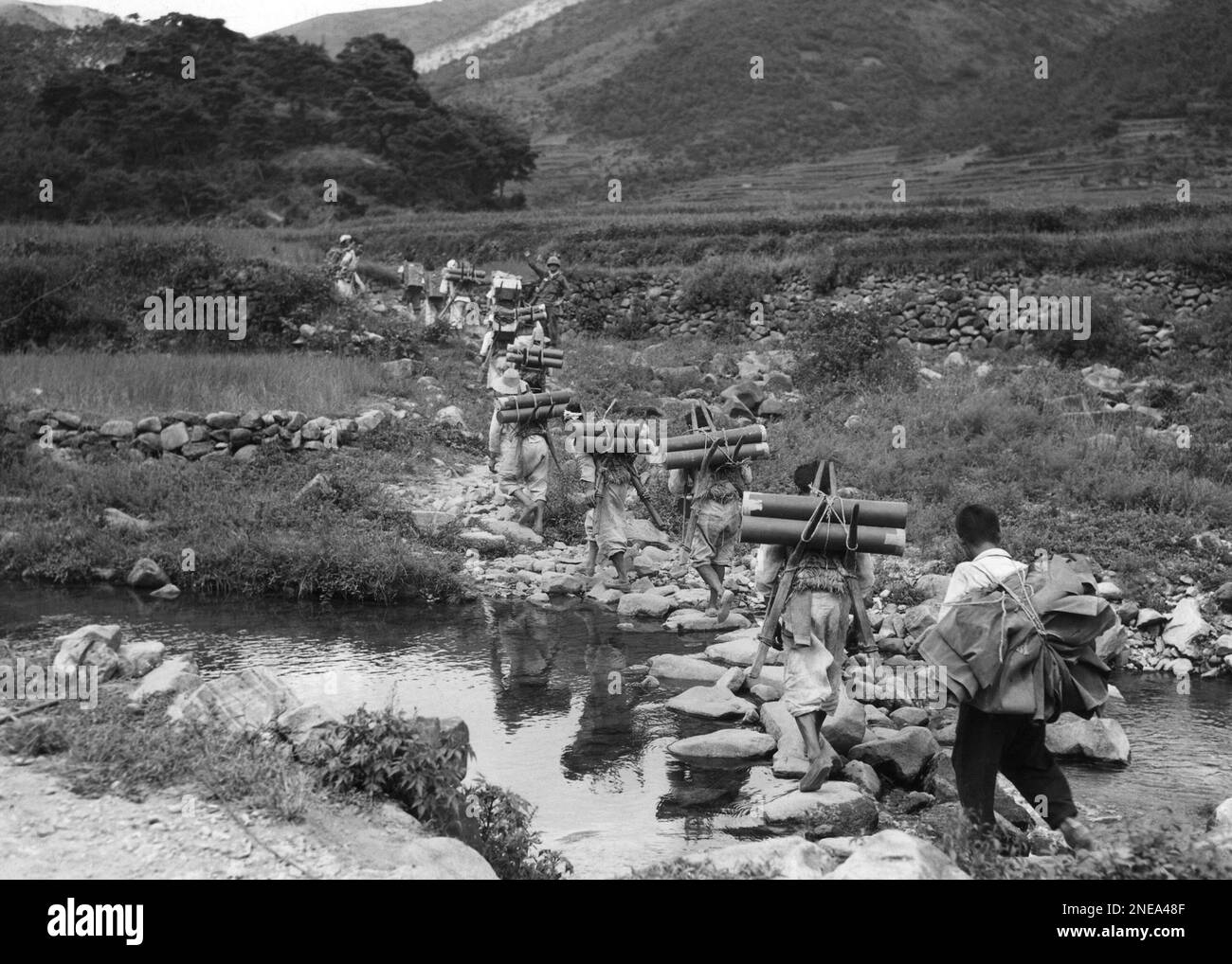 South Korean volunteers carry ammunition and supplies to American ...