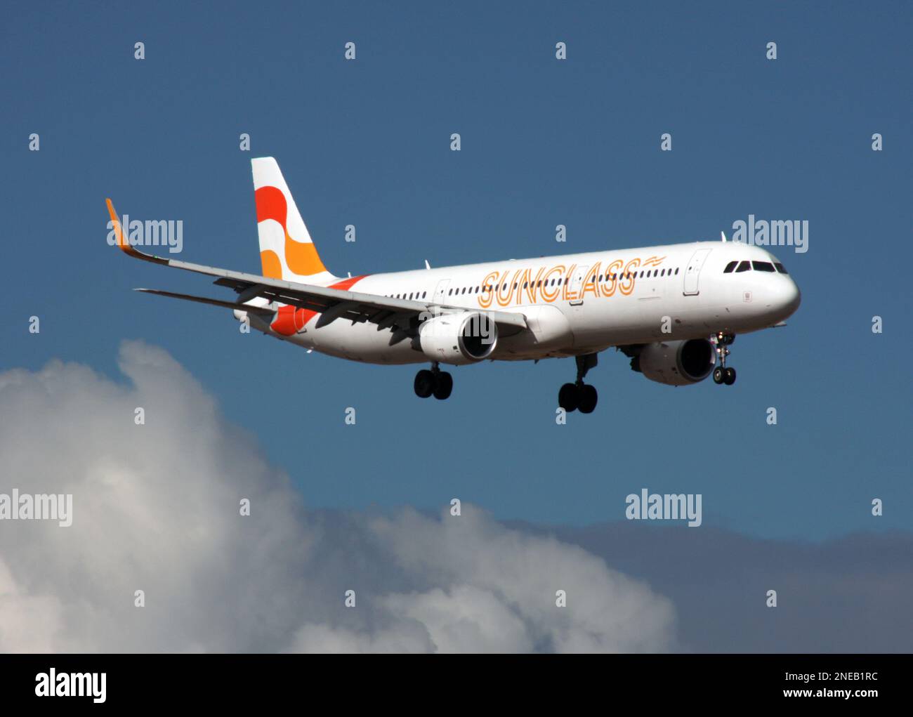 Sunclass airlines a321 hi-res stock photography and images - Alamy