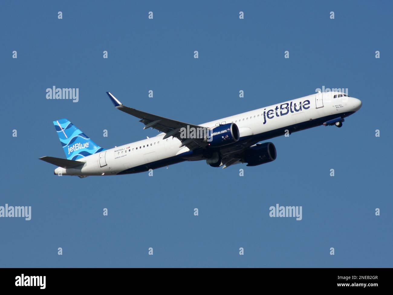 An Airbus A321-200N of Jetblue departs London Gatwick Airport Stock Photo