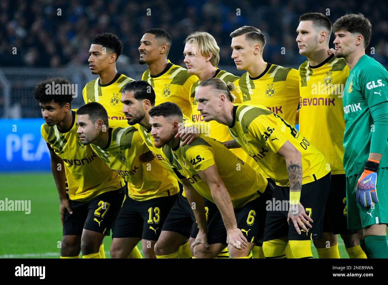 Signal Iduna Park Dortmund Germany, 15.2.2023, Football:: UEFA Champions League Season 2022/23, round of sixteen first leg, Borussia Dortmund (BVB) vs Chelsea FC (CFC) — team photo Dortmund, back row from left: hintere Reihe v.li.: Jude Bellingham (BVB), Sebastien Haller (BVB), Julian Brandt (BVB),Nico Schlotterbeck (BVB) , Niklas Suele (Süle) (BVB),Torwart Gregor Kobel (BVB), front row from left: Karim Adeyemi (BVB),Raphael Guerreiro (BVB), Emre Can (BVB), Salih Oezcan (BVB) ,Marius Wolf (BVB) Stock Photo