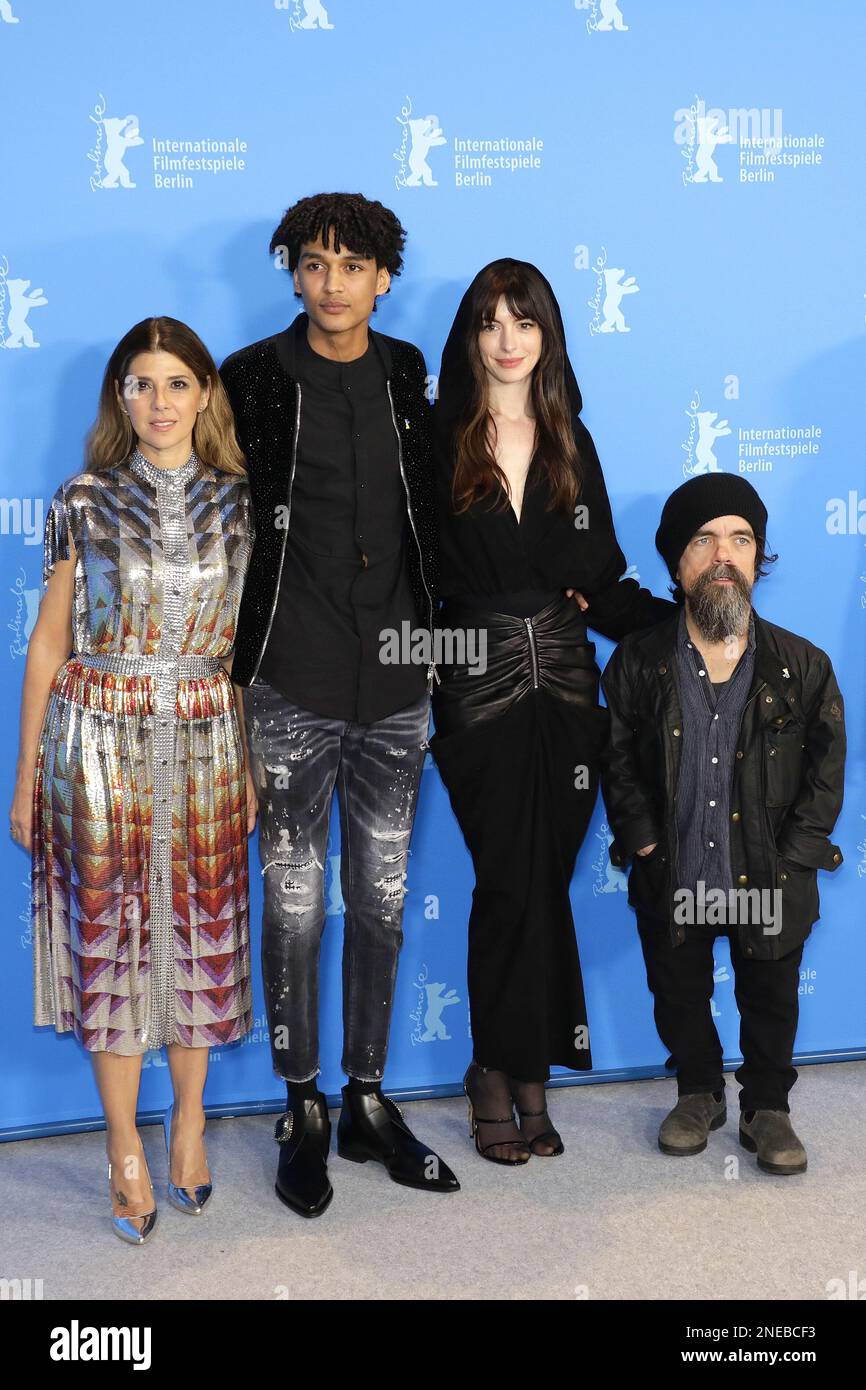 Marisa Tomei, Evan Ellison, Anne Hathaway and Peter Dinklage pose at