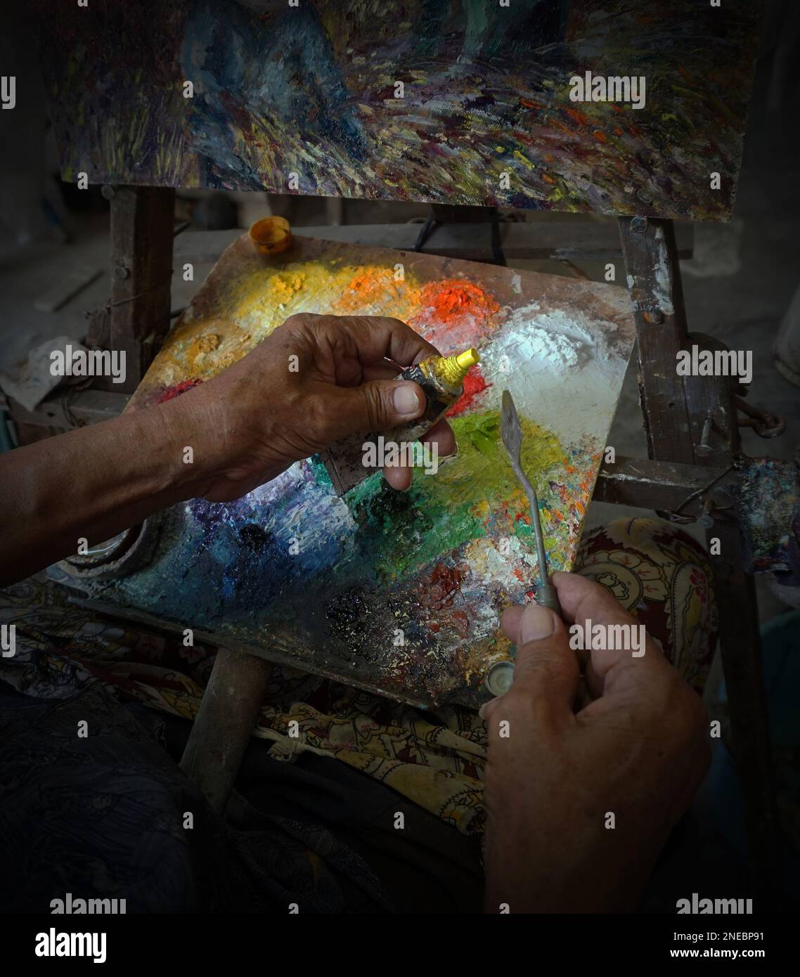 yellow oil paint ready to paint Stock Photo Alamy