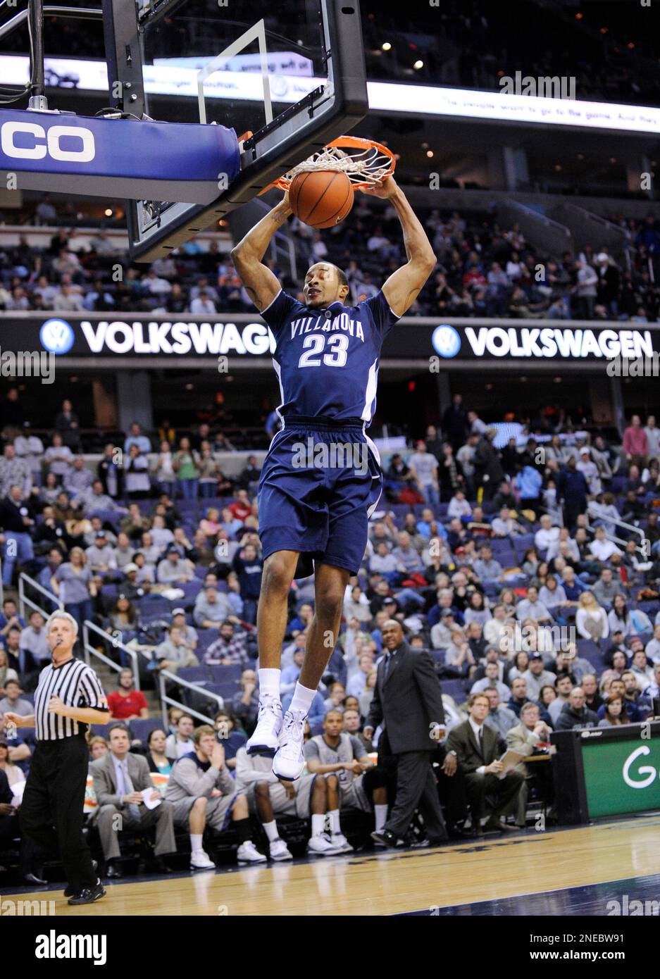 Villanova s Dominic Cheek 23 dunks against Georgetown during an