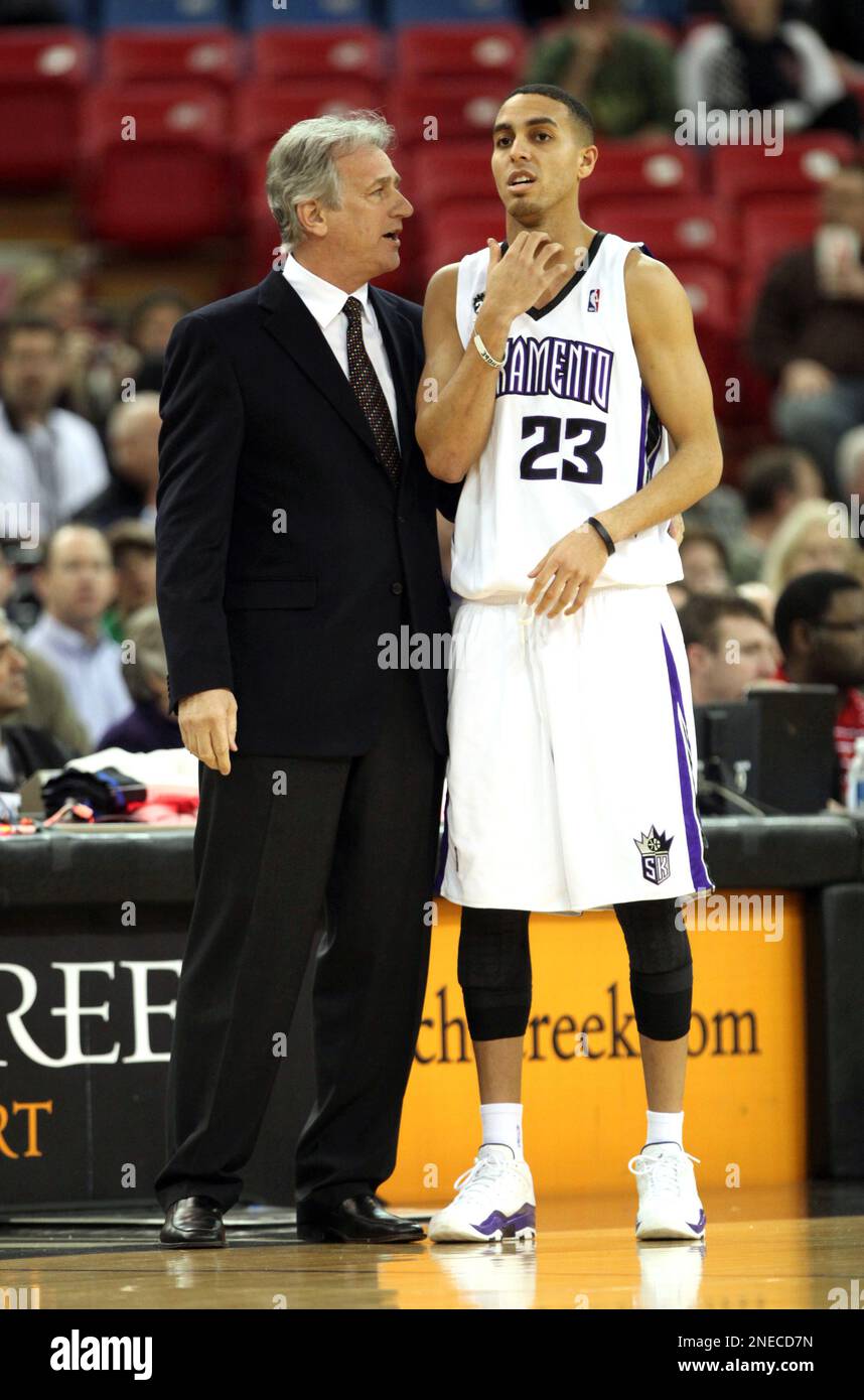 Sacramento Kings head coach Paul Westphal talks with Kings guard Kevin  Martin during the first quarter of the Kings 115-113 loss to the San  Antonio Spurs in an NBA basketball game in