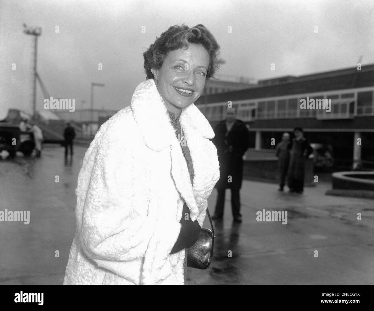 public swimming pool jacqueline auriol