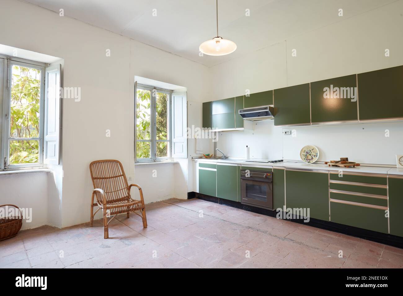 https://c8.alamy.com/comp/2NEE1DX/old-kitchen-in-apartment-interior-in-old-country-house-2NEE1DX.jpg