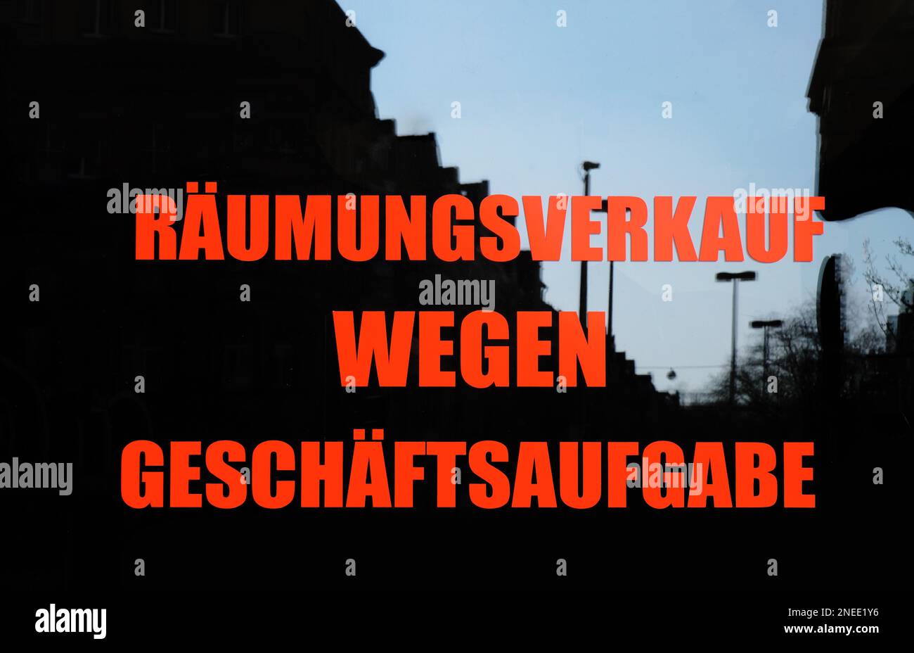 Raeumungsverkauf wegen Geschaeftsaufgabe translates from German as clearance sale due to store closure - closing down shop during economy crisis in Stock Photo