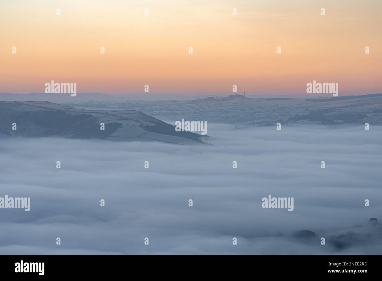 Bamford Edge. Ladybower, and Hope Valley winter sunrise temperature inversion in the Peak District National Park, England, UK. Stock Photo