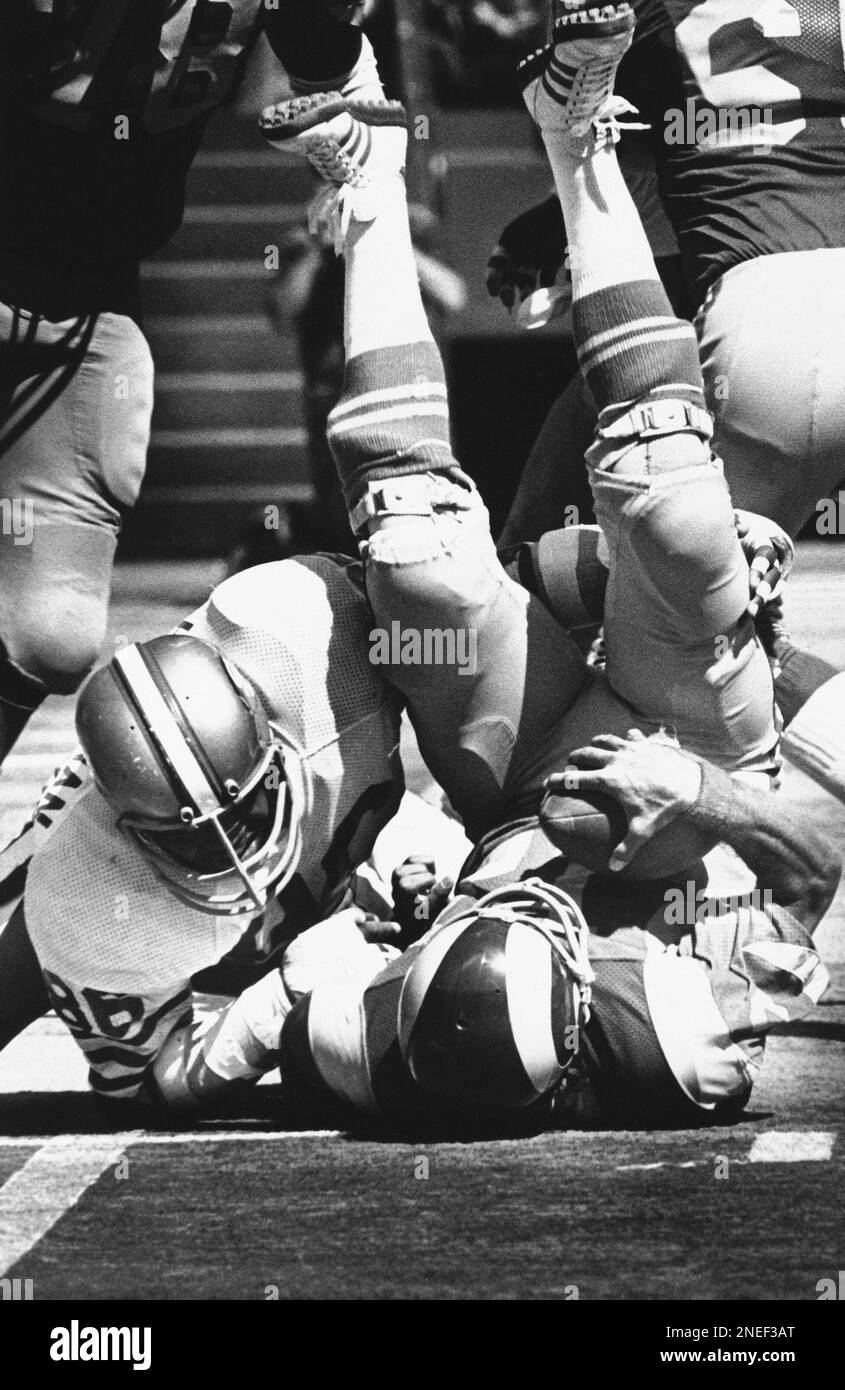 joe-namath-los-angeles-rams-quarterback-his-leg-braces-exposed-is
