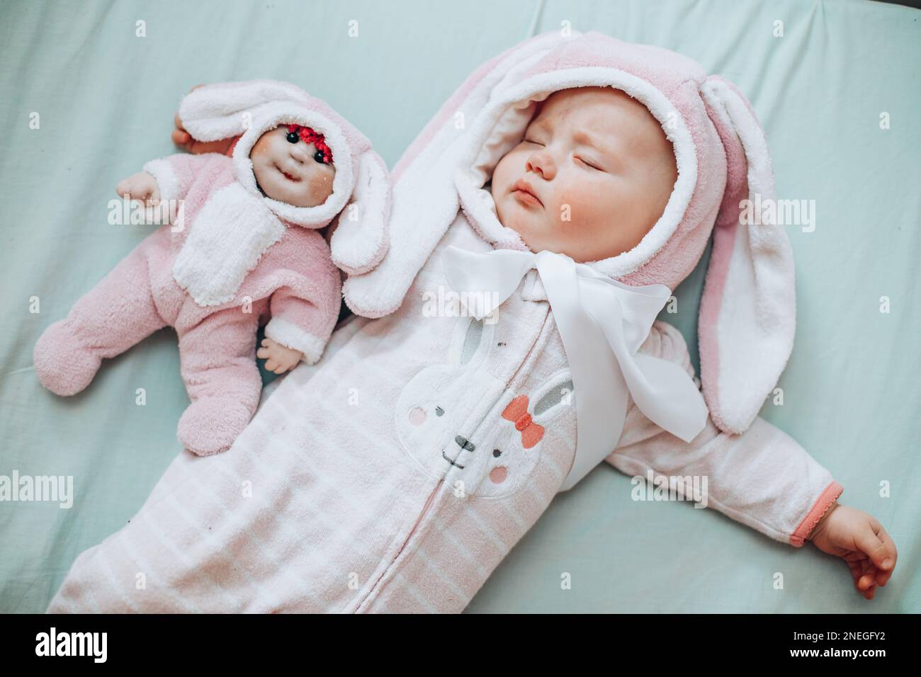 Little girls sleeping hires stock photography and images Alamy
