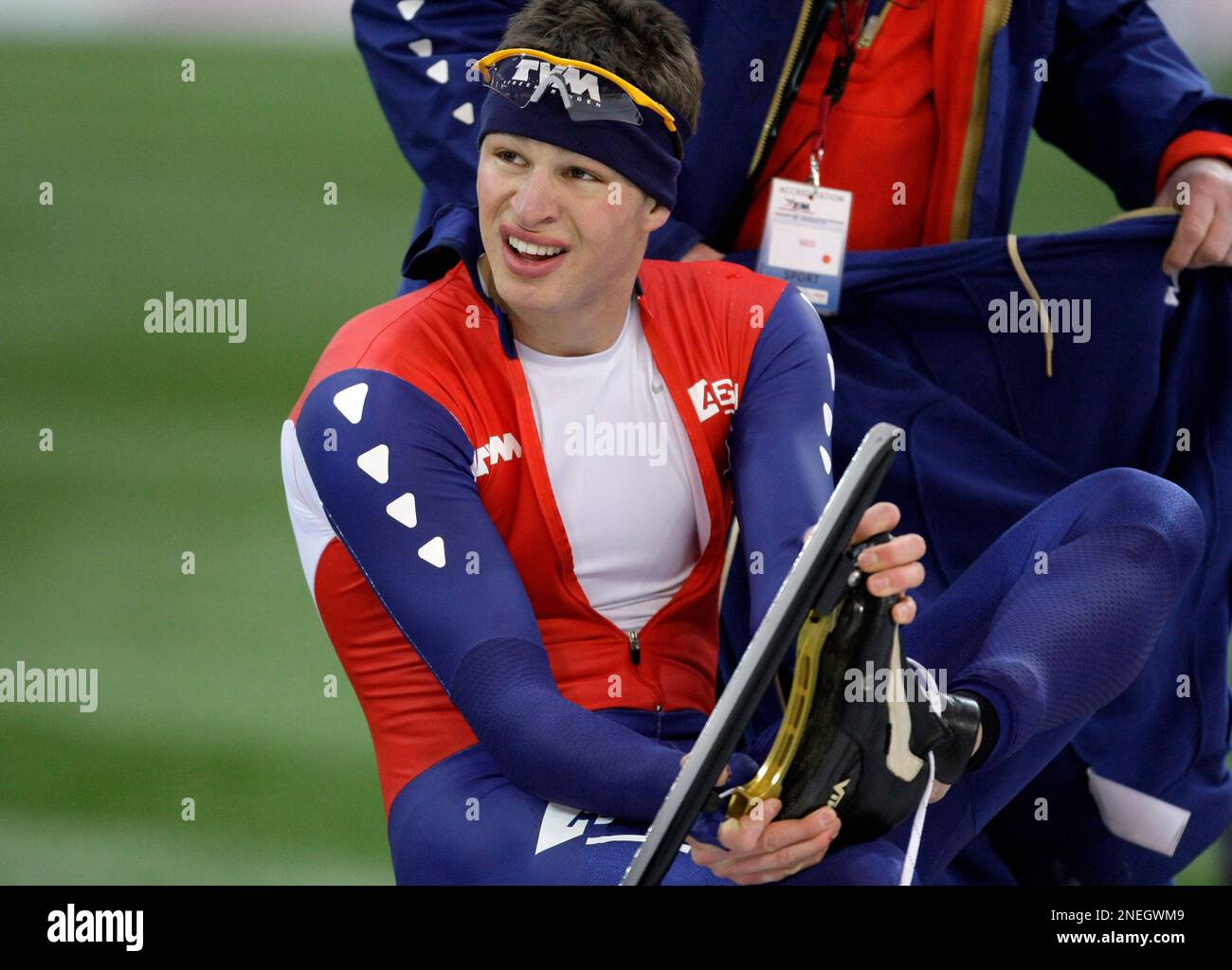 The Netherlands' Sven Kramer looks up at the scoreboard after competing