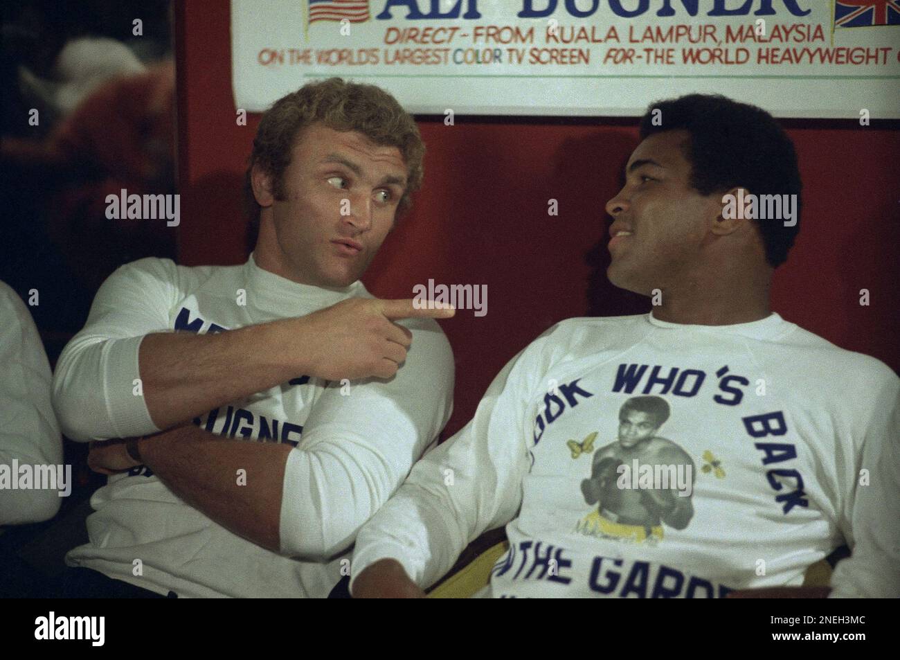 Heavyweight champion Muhammad Ali with Joe Bugner of England appear at