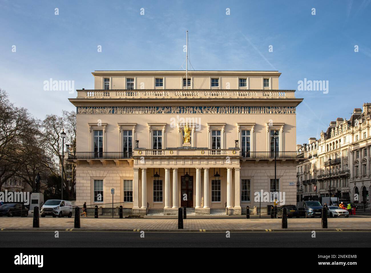 Neoclassical Athenaeum Club on 107 Pall Mall, designed by Decimus Burton (1830), in City of Westminster, London, England Stock Photo