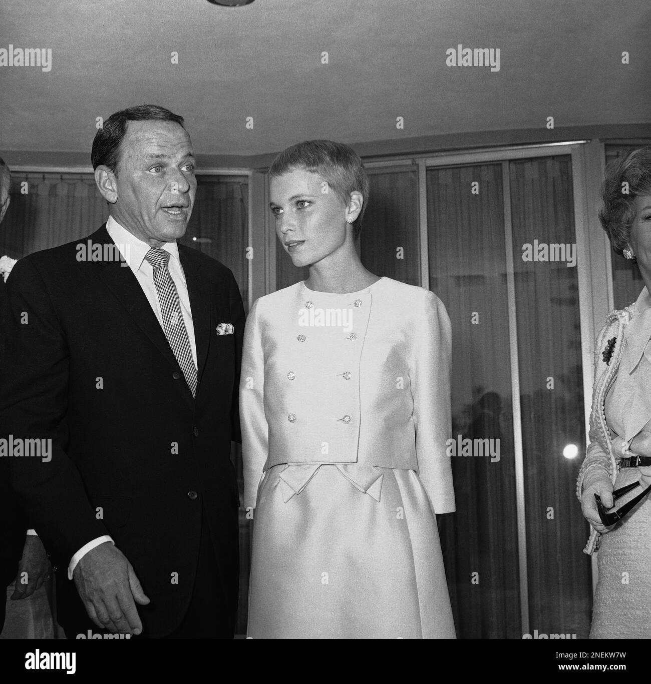 movie-actor-frank-sinatra-poses-with-his-third-wife-actress-mia-farrow
