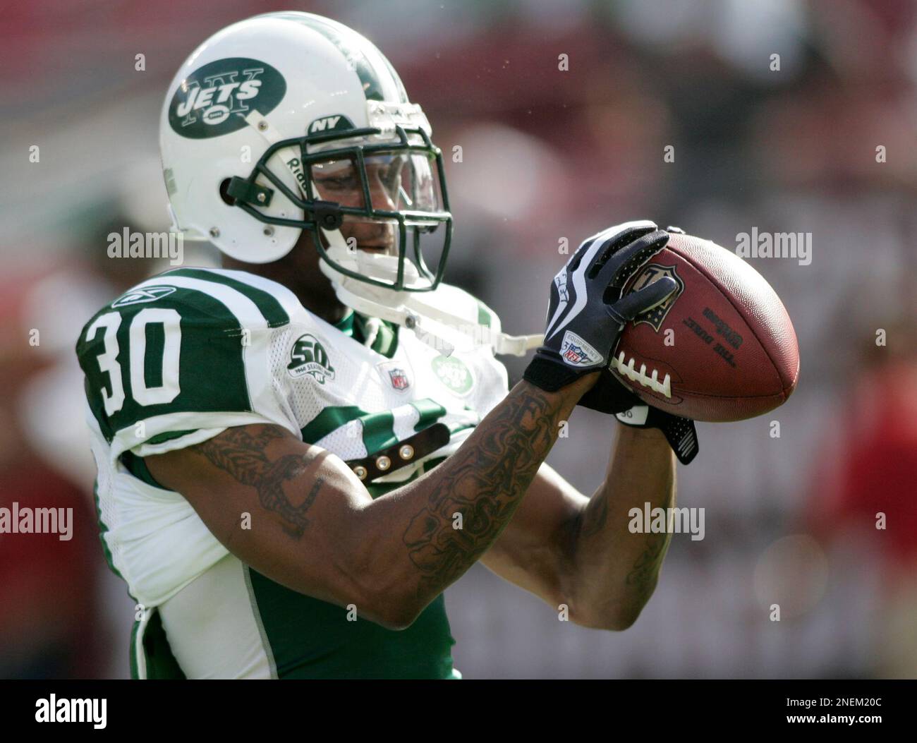 New York Jets defensive cornerback Drew Coleman (30) works out before ...