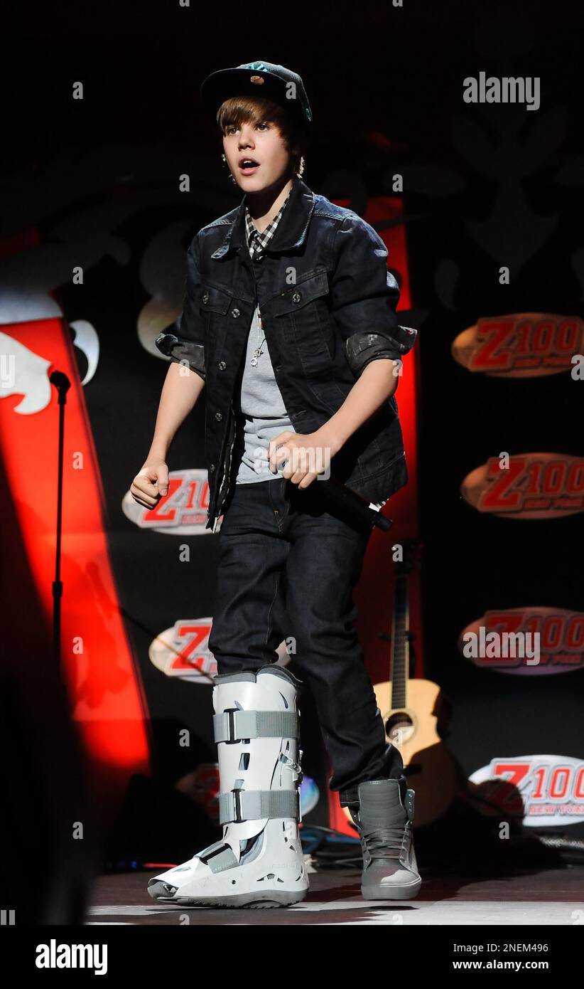 Singer Justin Bieber performs with cast on leg at the 2009