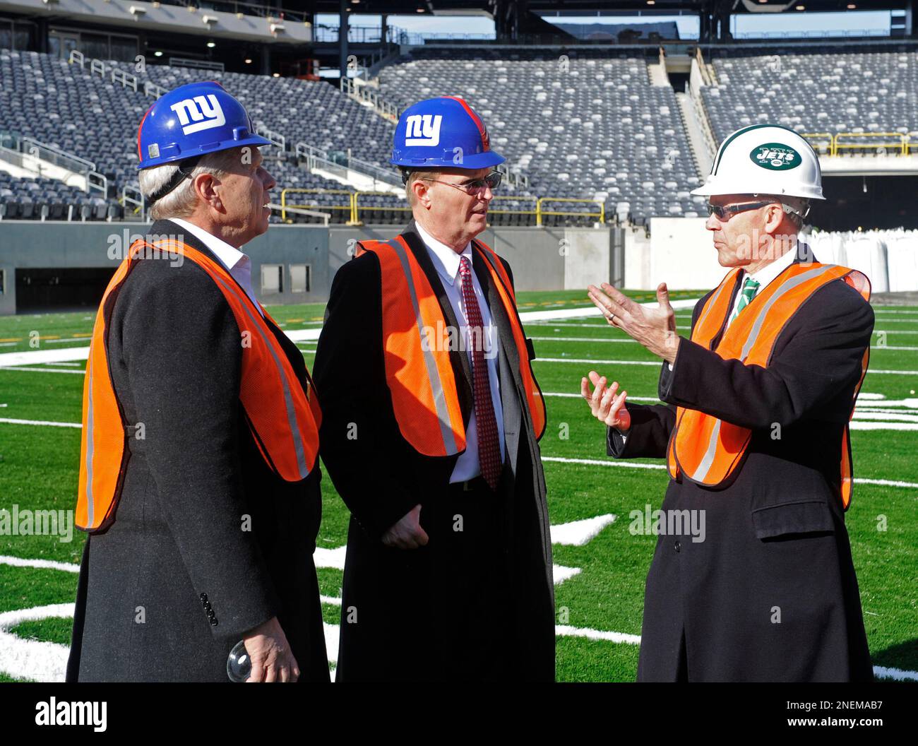 New York Jets owner Woody Johnson, right, talks with New York Giants