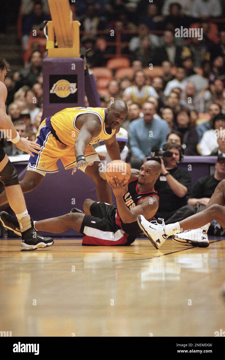 On This Day: Arvydas Sabonis Drops Dimes vs. Lakers in his Trail Blazers  Return - Blazer's Edge