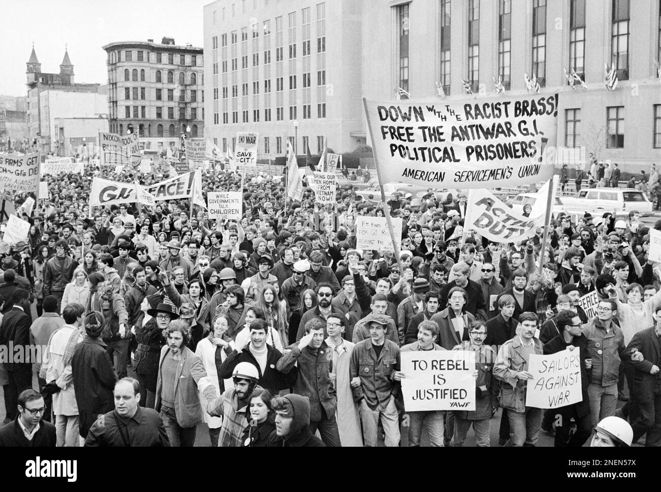 Crowd during Rally against U.S. President Richard Nixon's Inauguration and Vietnam War, Washington, D.C., USA, John T. Bledsoe, U.S. News & World Report Magazine Photograph Collection, January 19, 1969 Stock Photo